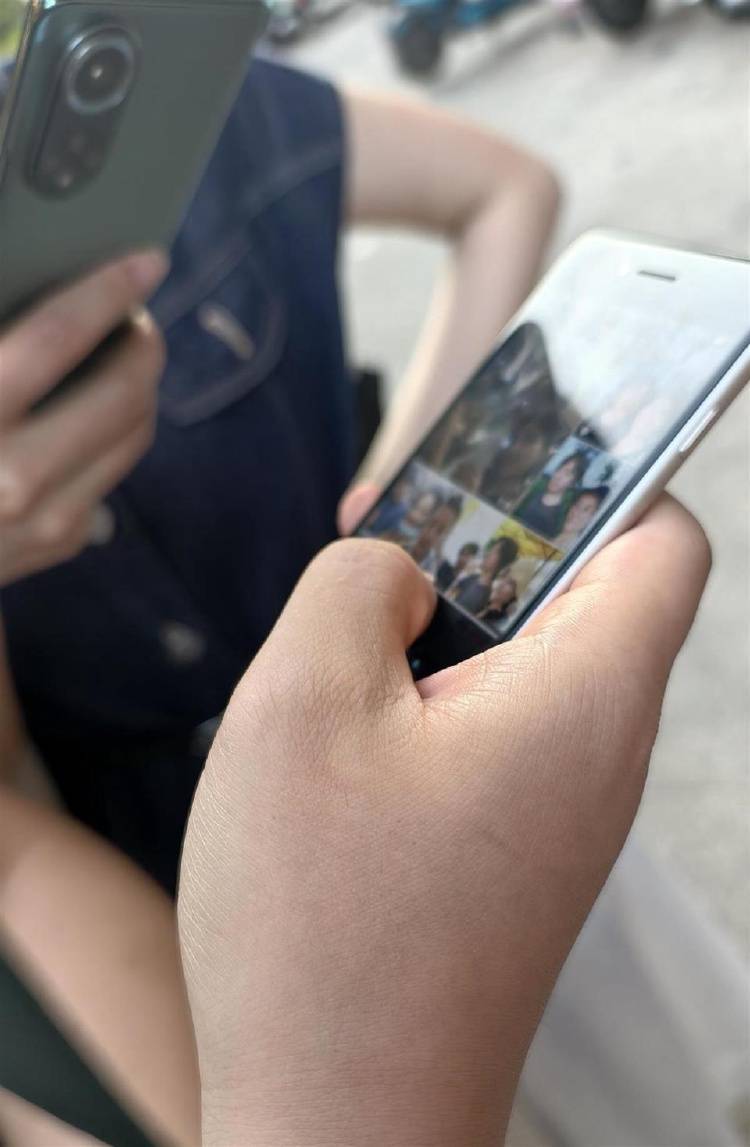 “初恋在读博时去世”，湖北小伙领奖台上讲述自己的爱情故事感动全网