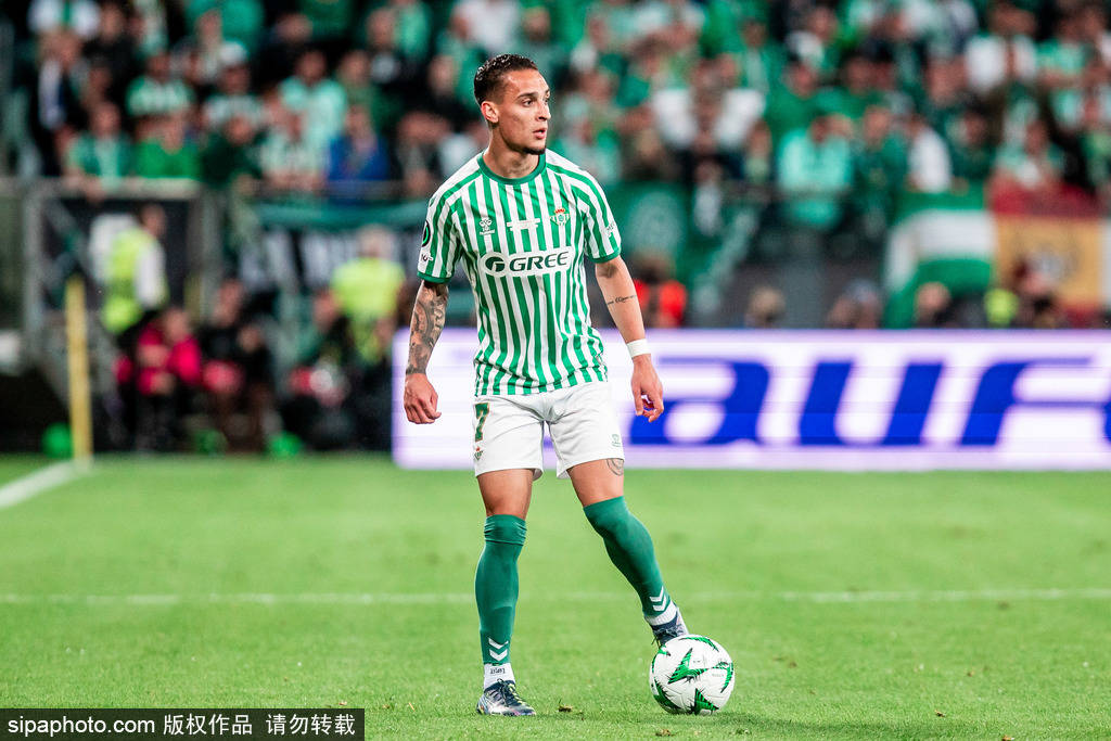 尬！桑乔赛后久久拥抱安东尼 当场打电话：我不回曼联