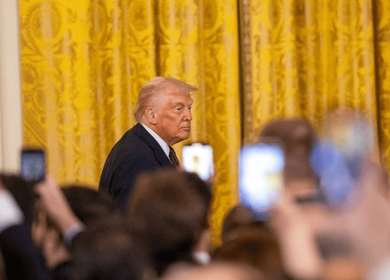 特朗普的这个毒招更加险恶，远超贸易战！中俄都得小心了