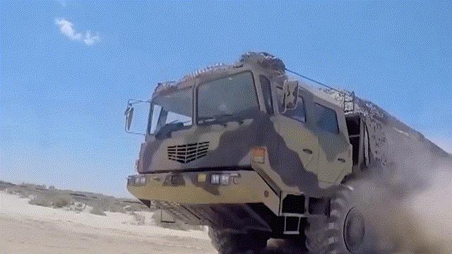 第二岛链附近，辽宁舰与山东舰会师，美防长“岛链威慑”沦为笑谈