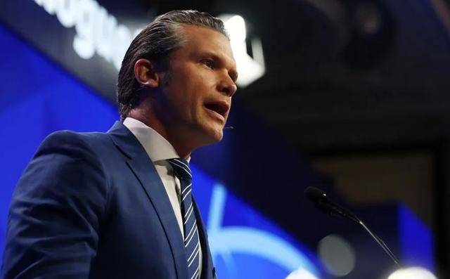 第二岛链附近，辽宁舰与山东舰会师，美防长“岛链威慑”沦为笑谈