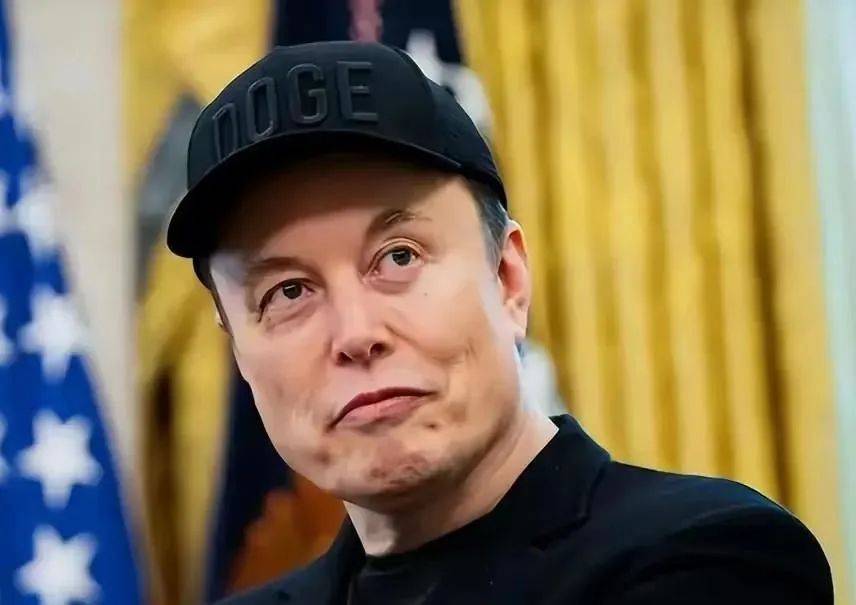 特朗普遭晴天霹雳！马斯克前脚刚离开美国政府，俄罗斯就来“挖墙脚”？