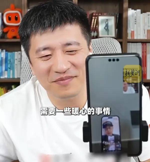 首次连麦合体直播，张雪峰透露公司每年至少捐款500万，大冰劝其做了好事要往外说