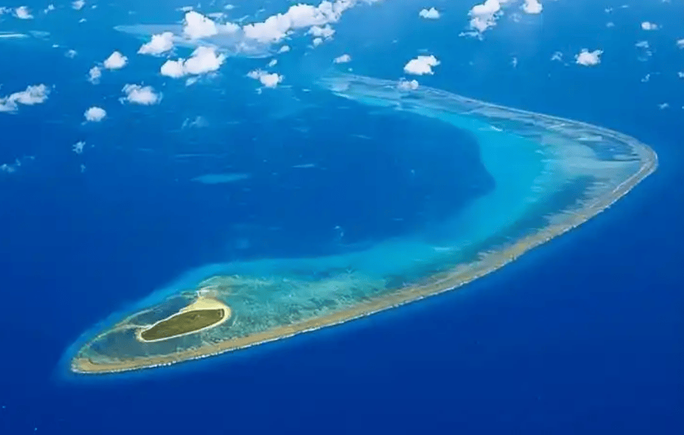 美国大举增兵中东,马科斯愣住了!更没想到解放军在南海干了件事