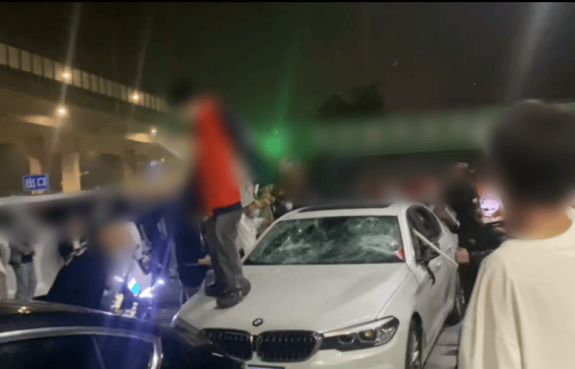 加油站内砸车打人，23名嫌疑人被临沂警方抓获