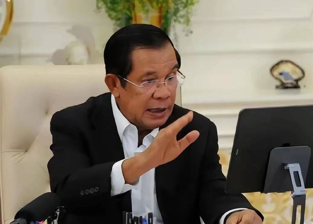 被逼停职？微妙时刻，泰国总理府被包围，佩通坦拒绝下台