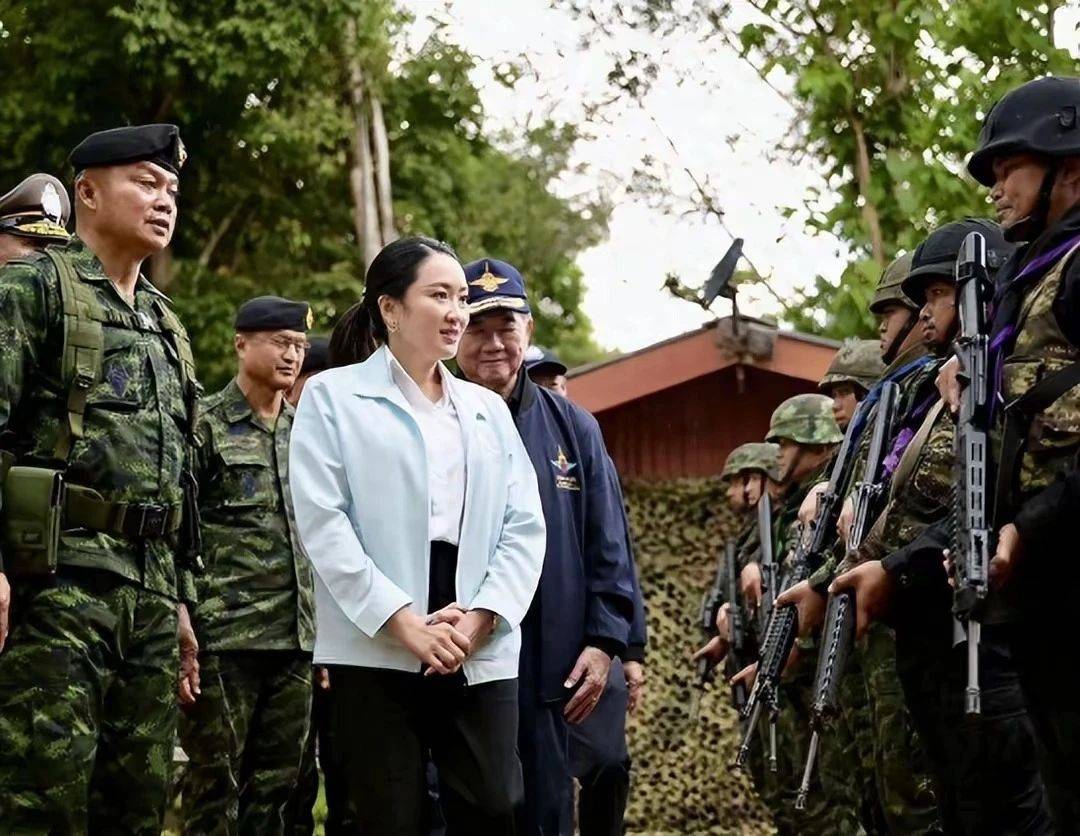 被逼停职？微妙时刻，泰国总理府被包围，佩通坦拒绝下台