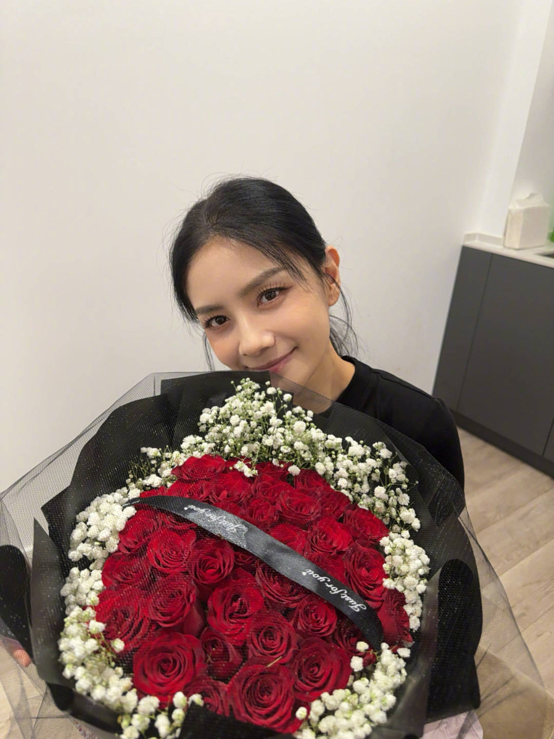 沙溢纪念与胡可结婚15周年!晒老婆捧花美照浪漫又甜蜜