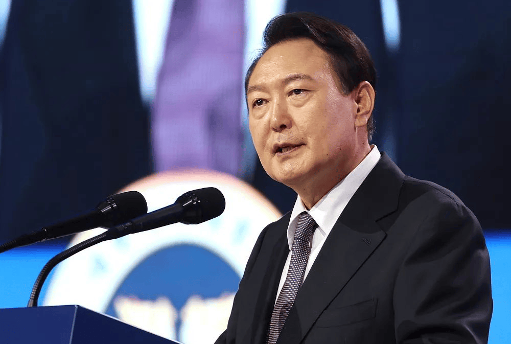 审讯15小时，尹锡悦被打上“叛国”标签，紧要关头，李在明将派人来华