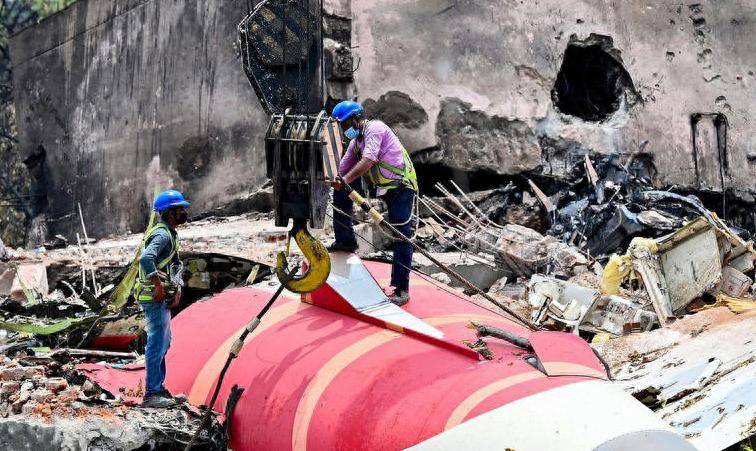 印航客机黑匣子录音显示机长关闭燃油开关或直接导致坠机