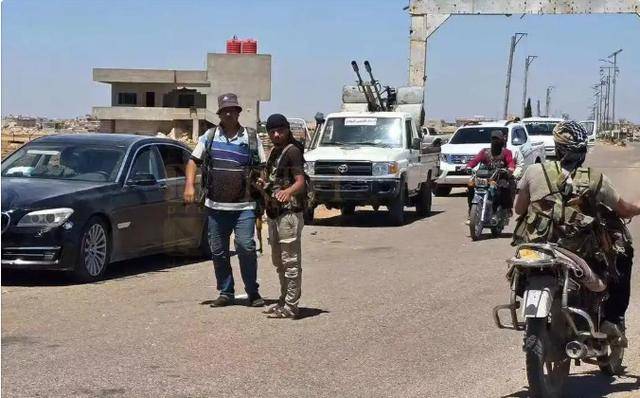 朱拉尼下令,6大精锐师开火,以军狂轰叙坦克,中东火药桶又炸了