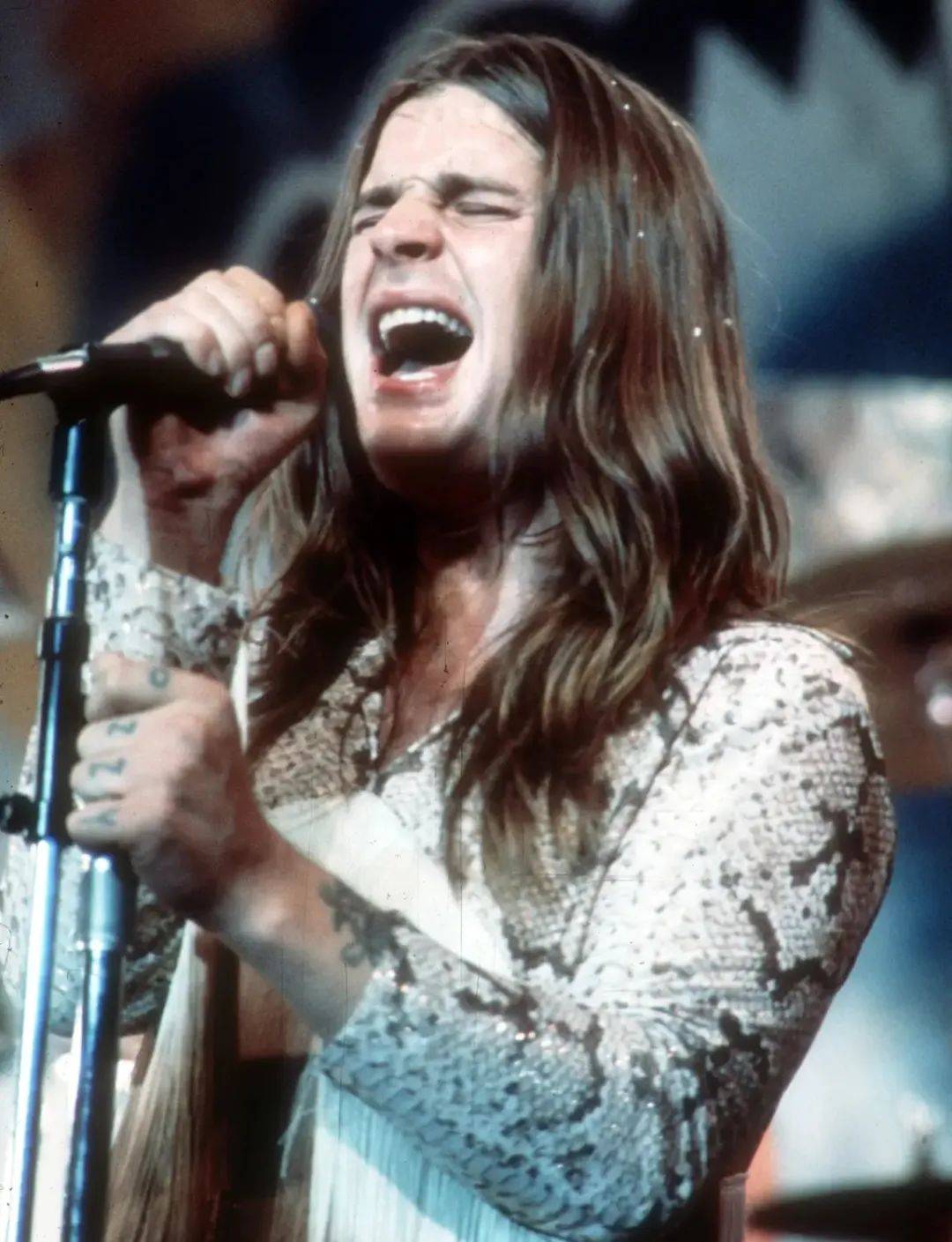 “活传奇”去世！17天前还在开演唱会……