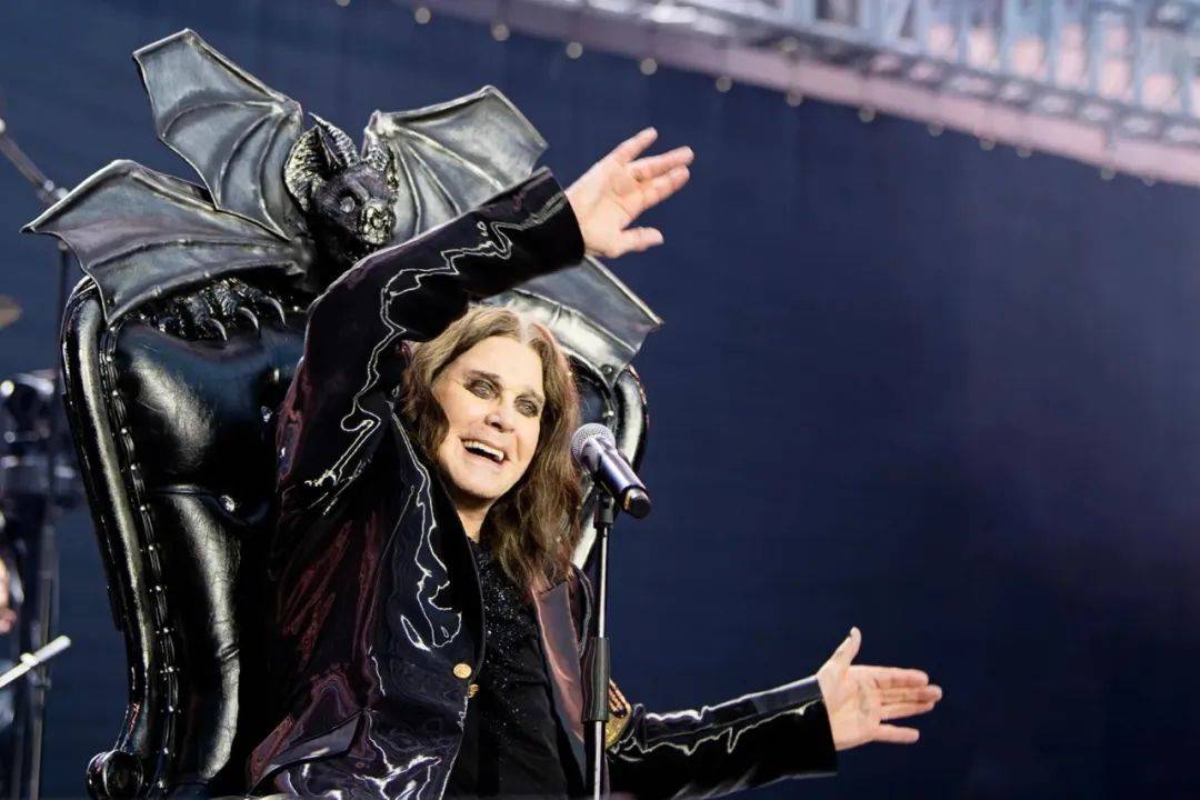 “活传奇”去世！17天前还在开演唱会……