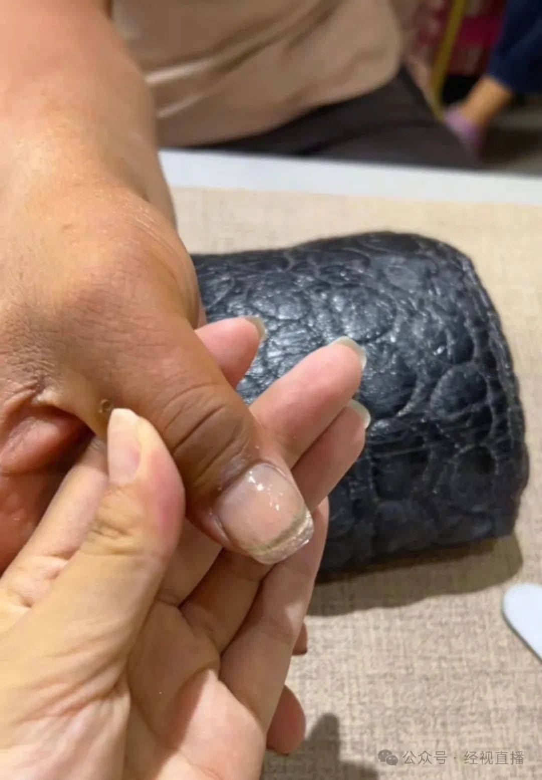 “摘豆角甲片”走红，网友：美甲有了新意义！美甲师：第一次觉得会做美甲这么好