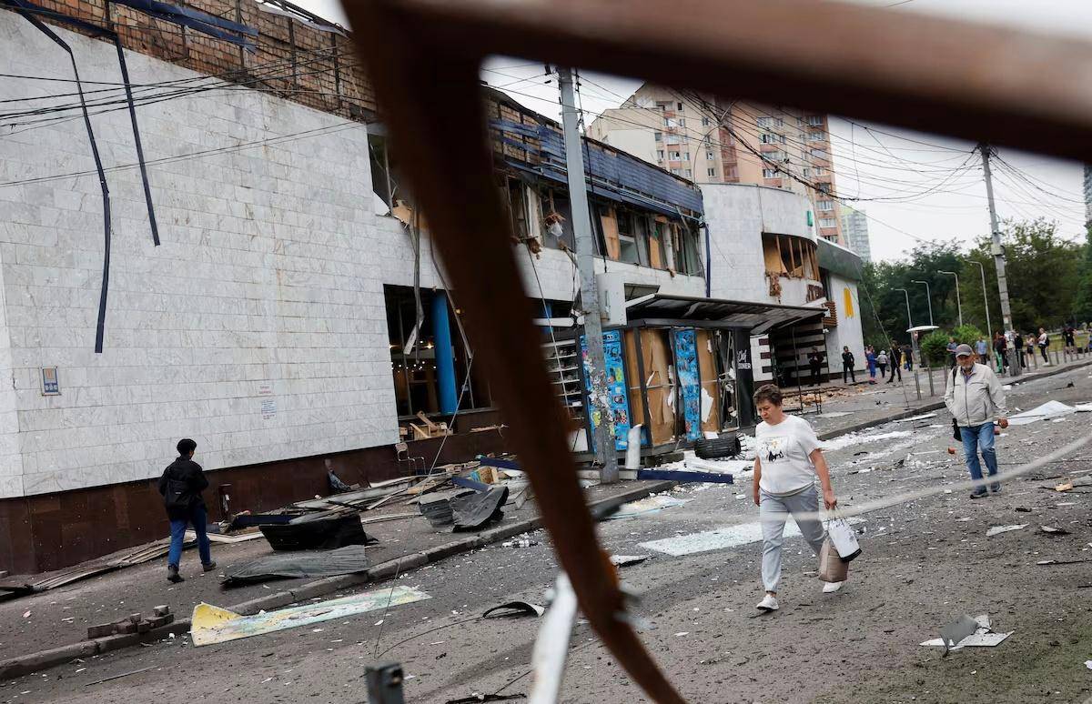 这一夜又创造历史，乌克兰被炸出“小太阳”：俄军苏-35终于开炸