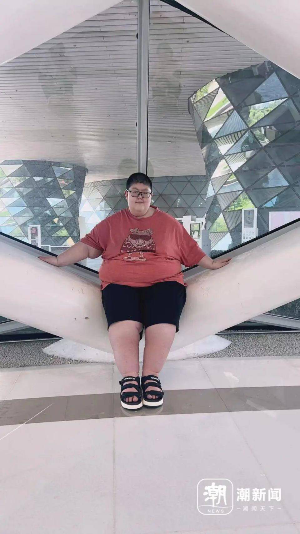 杭州330斤男孩患罕见病：永远吃不饱！妈妈抹泪不放弃：我要陪他长大