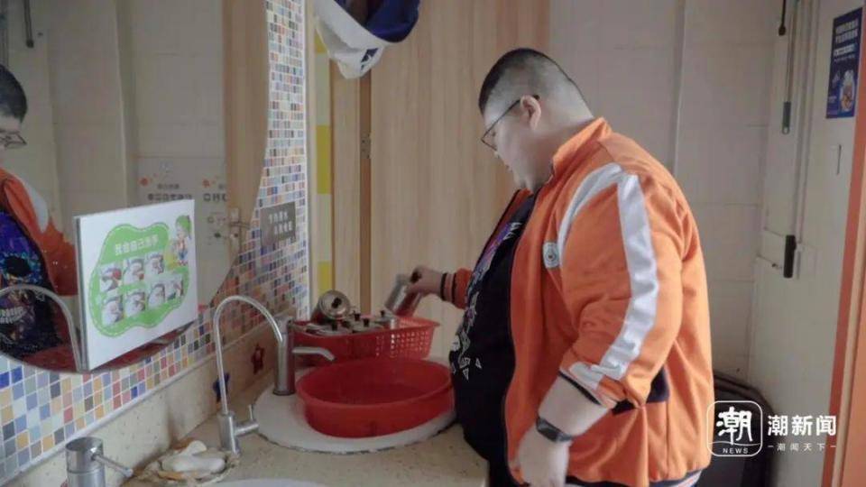 杭州330斤男孩患罕见病：永远吃不饱！妈妈抹泪不放弃：我要陪他长大