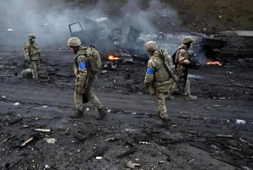 “泽连斯基下台”突响！一夜之间，乌克兰爆发颜色革命，民众揭竿而起，幕后黑手究竟是谁？