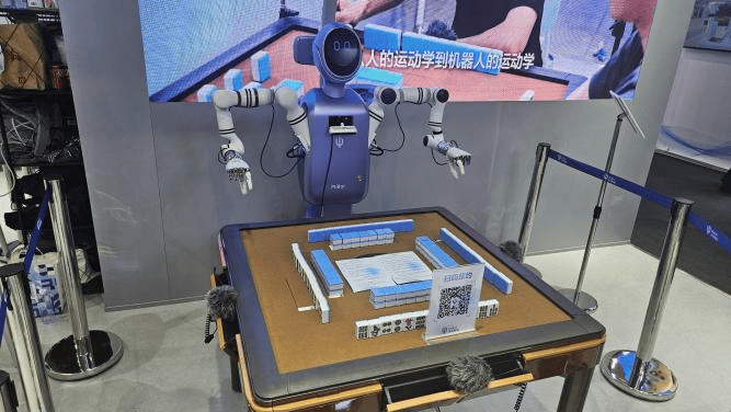 人形机器人竞技WAIC:跳街舞、康复训练、打麻将,商业化前景如何?