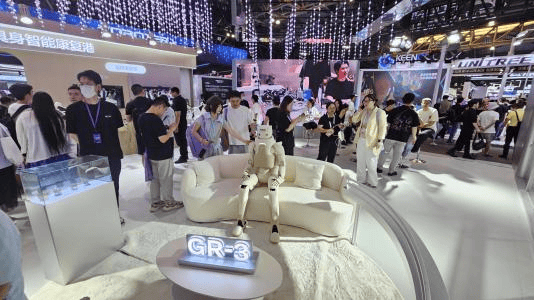 人形机器人竞技WAIC:跳街舞、康复训练、打麻将,商业化前景如何?