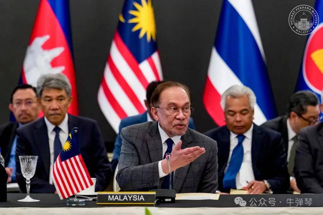 泰柬终于停火，秘密就藏在这张照片里