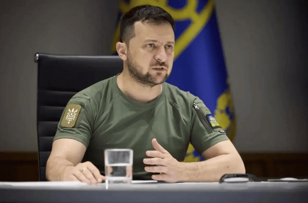 俄乌重大转折点来了？基辅内部抗议内讧之际，俄军渗透部队的伏击，正撕裂乌克兰东部最后的防线