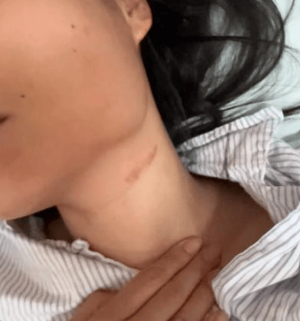 太猖狂了，女子与面试官争辩后，被骗至厕所遭殴打，堪比黑势力