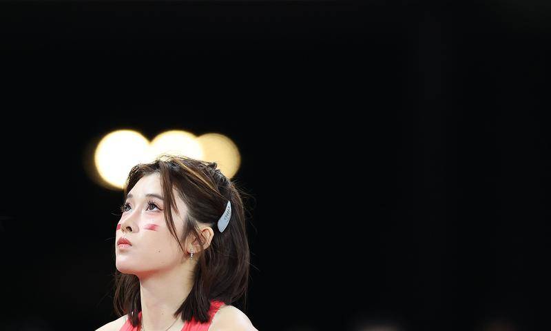 女子100米栏：吴艳妮逆转夺冠 林雨薇摔倒仍获第3