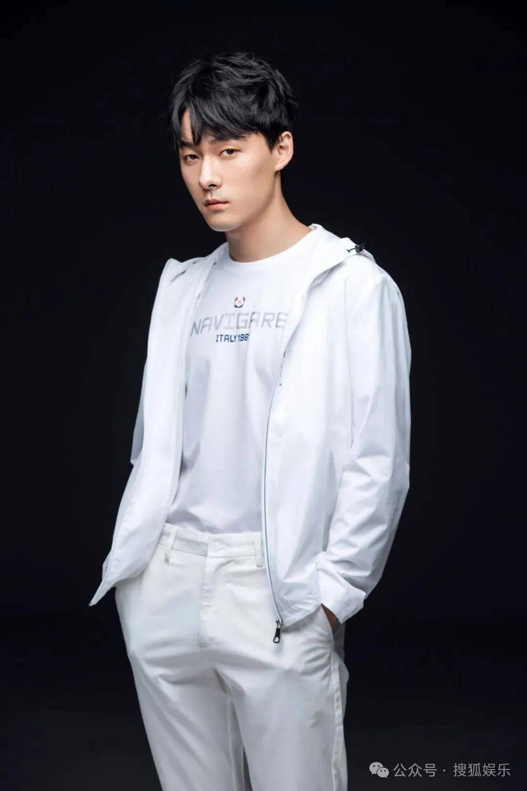 离婚三年又被拍到亲密逛超市，他俩这是纯带娃还是真复合了？