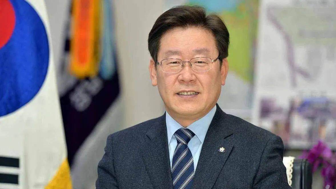 李在明确定不出席中国阅兵了？中方接到一通电话，我外长打开天窗说亮话，对外释放信息量大