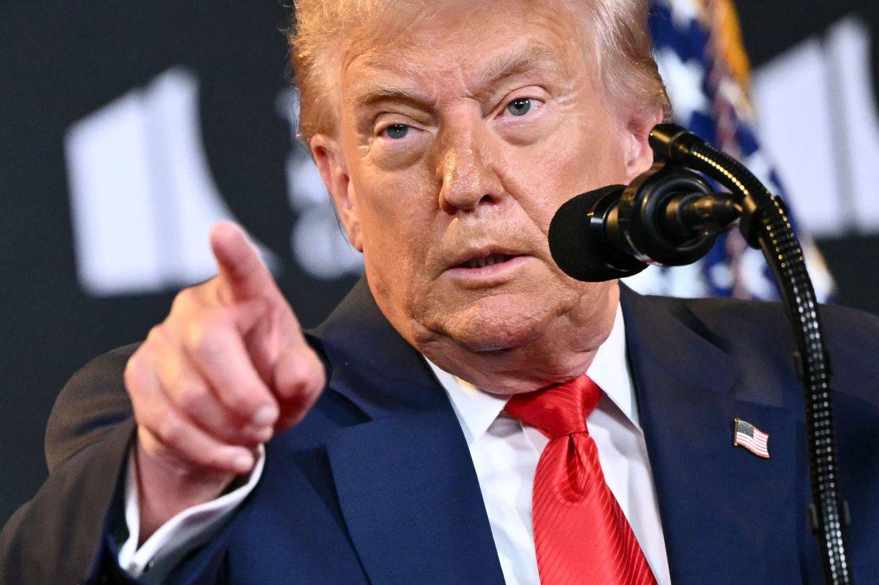 马克龙：特朗普称乌克兰领土问题只能由其领导人来谈判