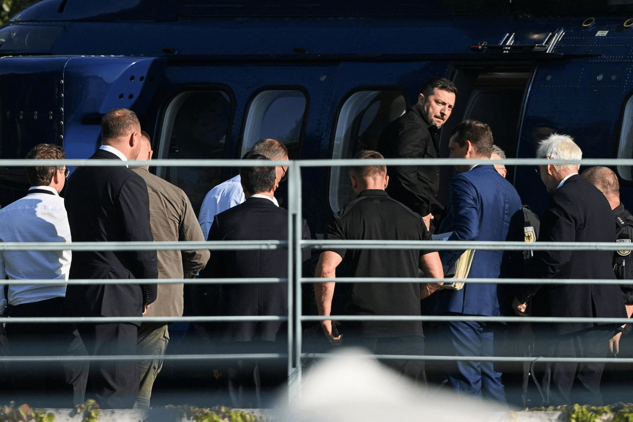 马克龙：特朗普称乌克兰领土问题只能由其领导人来谈判