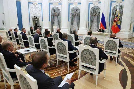 法意当众激烈争吵！意大利总理直接把话说透，俄罗斯百万大军压境，欧洲真敢出兵乌克兰吗？