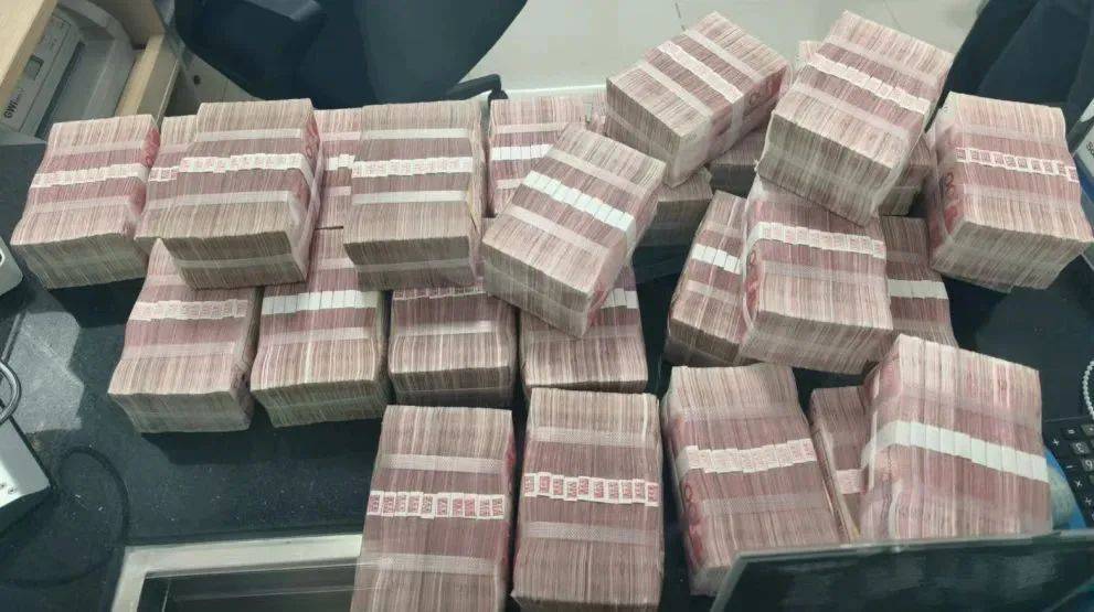 广州一女子取现280万元被拦下