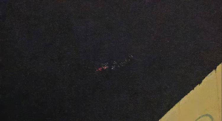 哈尔滨上空现不明飞行物，目击者：亮点密集呈长条状，悬停空中20分钟