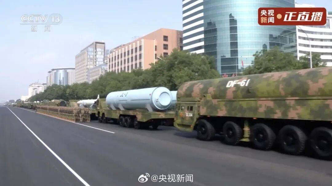 歼20S、DF61导弹，震撼亮相！三支兵种首次亮相天安门广场，空中梯队战机起飞