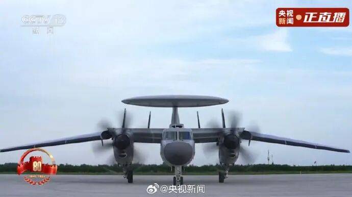 歼20S、DF61导弹，震撼亮相！三支兵种首次亮相天安门广场，空中梯队战机起飞