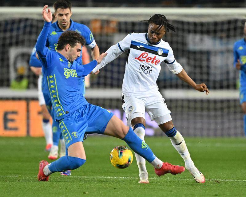 欧洲足坛夏窗综述：纪录与闹剧并存 英超再次成为主角