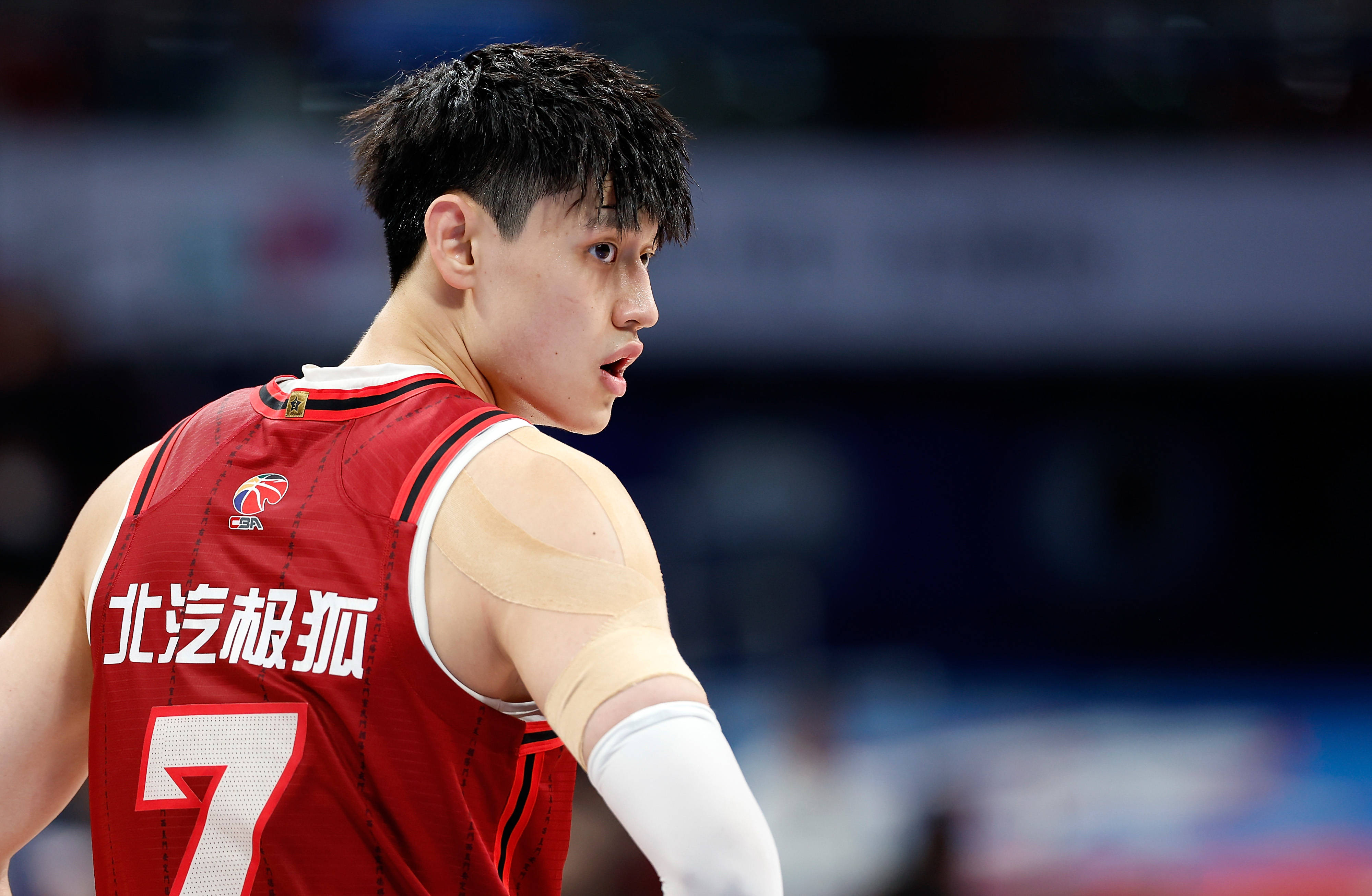 美记：曾凡博是篮网最后一个双向合同的头号人选