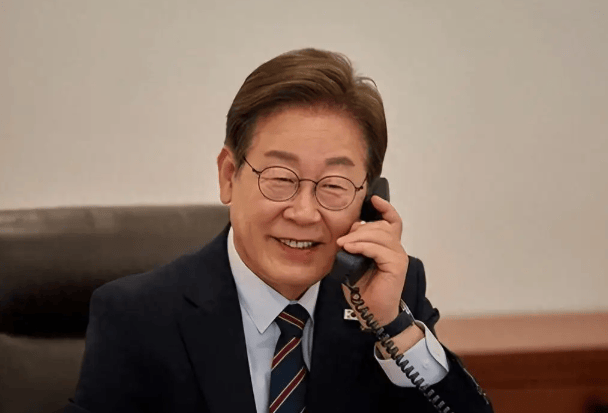 要么出手对付中国，要么放弃领土，李在明登机返回韩国，临走前送中方15个字！