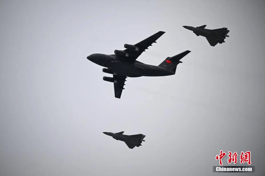 中国空军将派4架歼-20