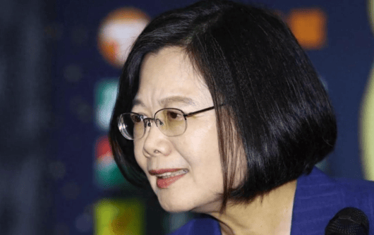 日本首相更迭，蔡英文火速窜访，外交部一语道破，对日本划下两条红线，中方态度很坚决