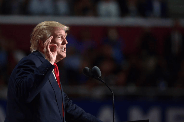 订单清零！特朗普是真没办法了，中方这次不买了，美国人很绝望：中国不买只能搅碎