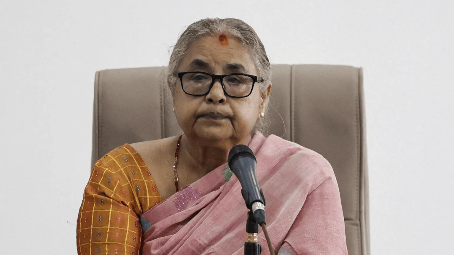 尼泊尔临时总理：执政不会超过六个月 响应消除腐败诉求