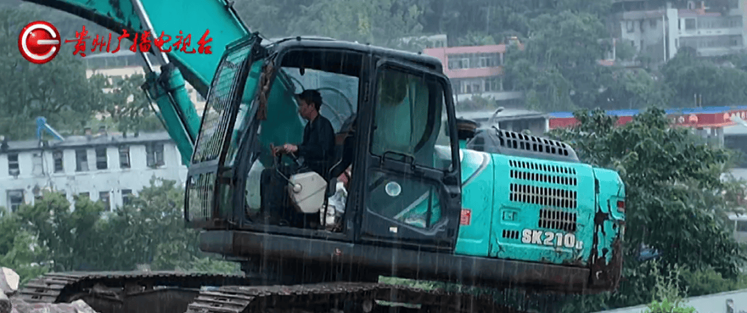 心酸！12岁男孩“独居”贵阳一安置房内，父亲回应：迫于无奈，因为……