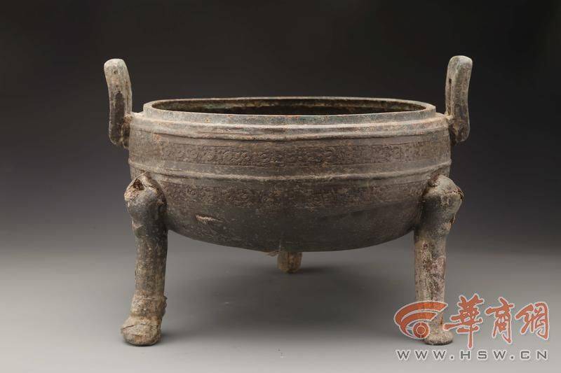 西安马腾空遗址考古发现青铜器窖藏坑 出土3件楚式风格青铜器 或与秦灭亡有关