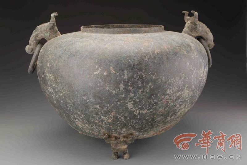 西安马腾空遗址考古发现青铜器窖藏坑 出土3件楚式风格青铜器 或与秦灭亡有关