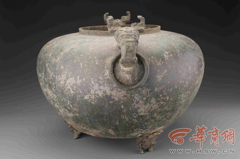 西安马腾空遗址考古发现青铜器窖藏坑 出土3件楚式风格青铜器 或与秦灭亡有关