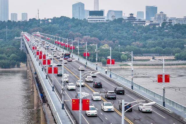 今天是她68岁生日，武汉人：不准退休！