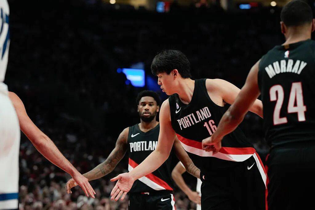 上场5分钟，得2分，1个篮板，杨瀚森体验NBA万事开头难